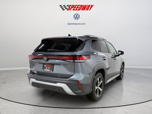 New 2025 Volkswagen Tiguan SE image 7