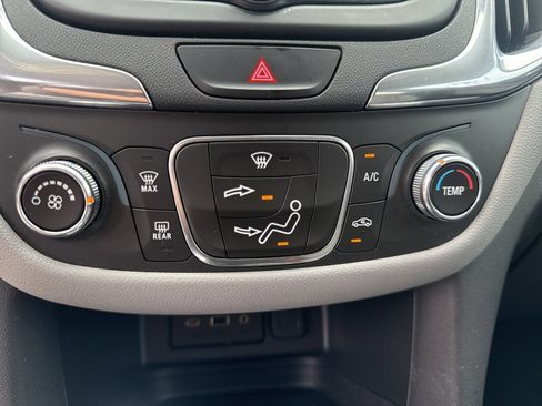 Used 2020 Chevrolet Equinox LS w/ LS Convenience Package FWD image 16