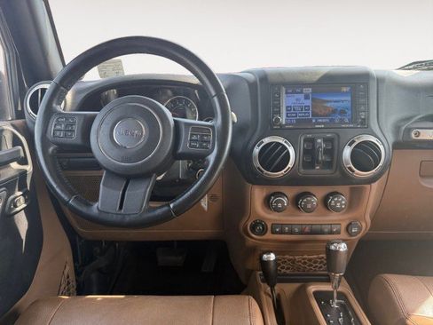 Used 2012 Jeep Wrangler Unlimited Rubicon w/ Connectivity Group AWD/4WD image 4