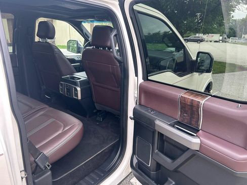 Used 2015 Ford F150 Platinum w/ Equipment Group 701A Luxury AWD/4WD image 15