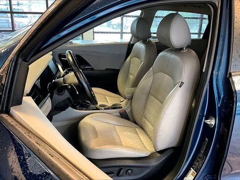 Used 2020 Kia Niro EX FWD image 9