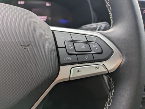 Certified 2024 Volkswagen Taos SE FWD image 23