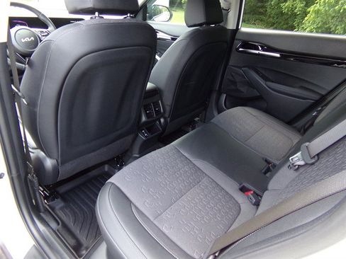 Used 2025 Kia Seltos S AWD/4WD image 13
