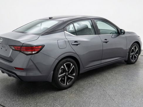 Used 2025 Nissan Sentra SV image 9