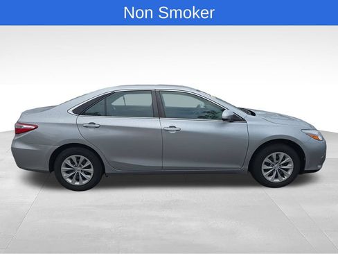 Used 2017 Toyota Camry LE FWD image 4