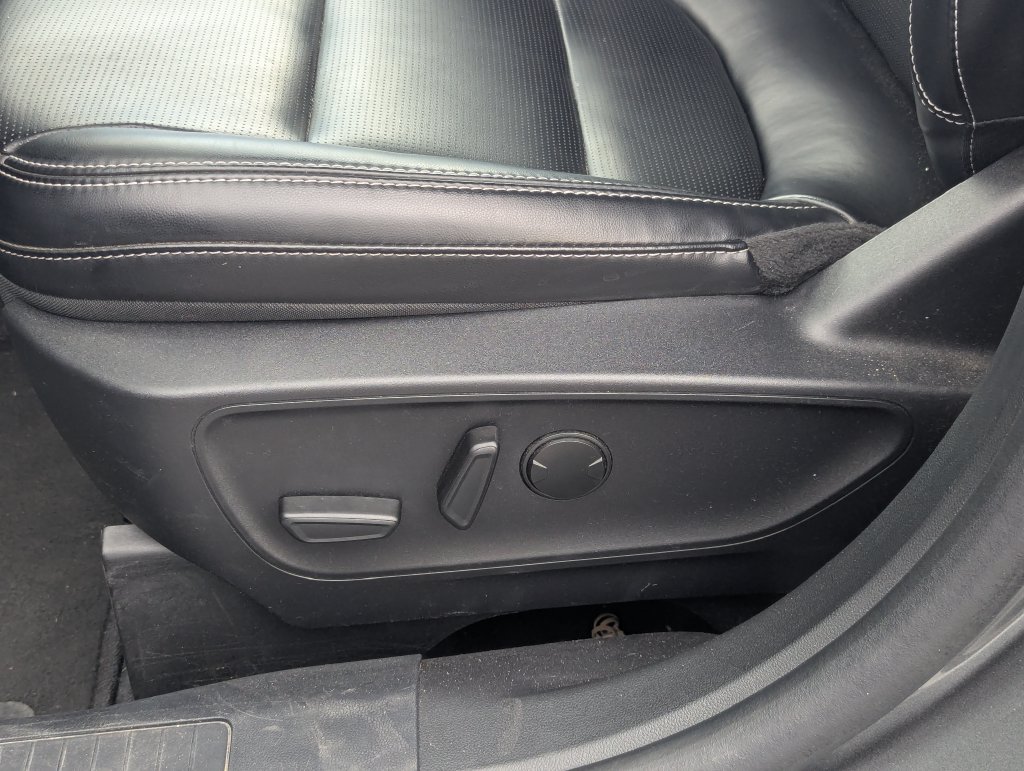 Used 2025 Ford Escape Platinum AWD/4WD image 16