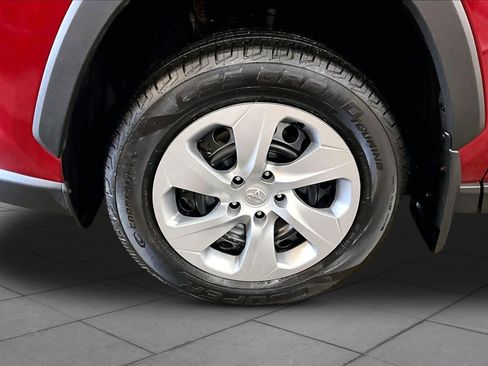 Certified 2022 Toyota RAV4 LE AWD/4WD image 11