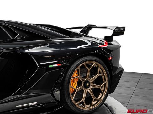 Used 2021 Lamborghini Aventador SVJ AWD/4WD image 22