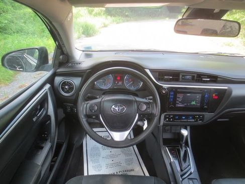 Used 2019 Toyota Corolla LE image 9