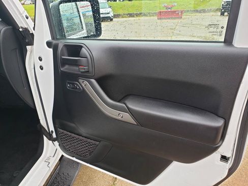 Used 2018 Jeep Wrangler Unlimited Sport S AWD/4WD image 21