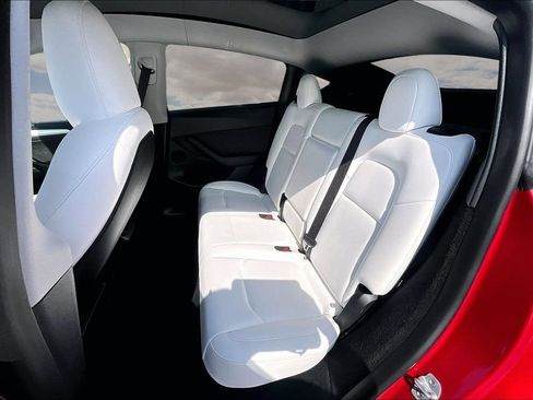 Used 2024 Tesla Model Y Long Range AWD/4WD image 19