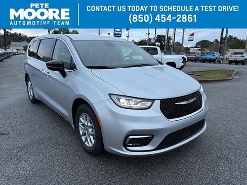 Used 2024 Chrysler Pacifica Touring-L image 1
