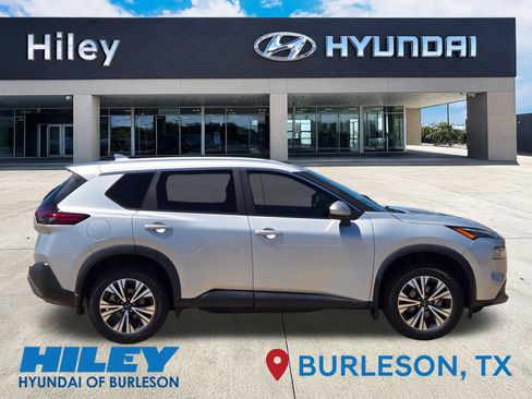 Used 2023 Nissan Rogue SV w/ SV Premium B Package FWD image 3