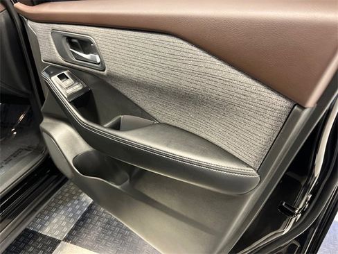 Used 2023 Nissan Rogue SV image 11