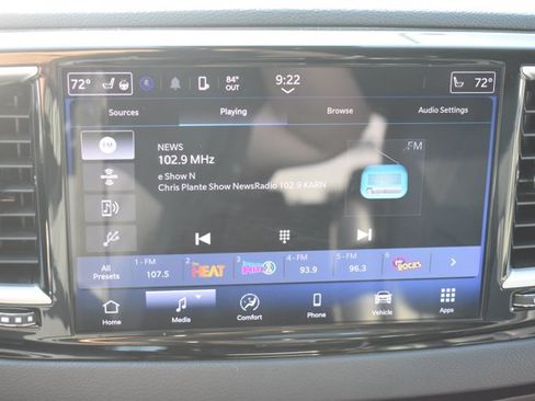 Used 2024 Chrysler Pacifica Touring-L FWD image 25
