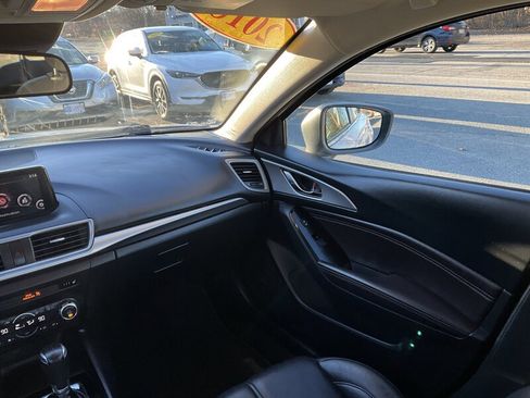 Used 2018 MAZDA MAZDA3 Touring image 13