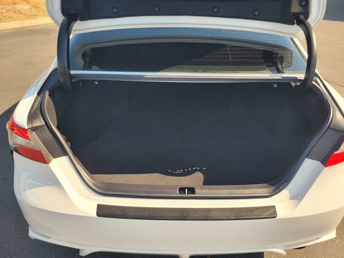Used 2018 Toyota Camry SE FWD image 7