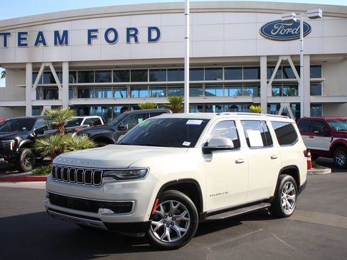 Used 2022 Jeep Wagoneer Series II AWD/4WD image 2