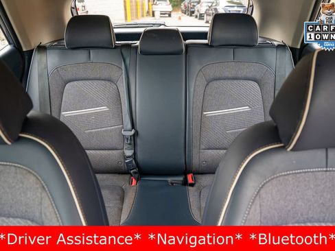 Used 2024 Hyundai Venue Limited FWD image 21