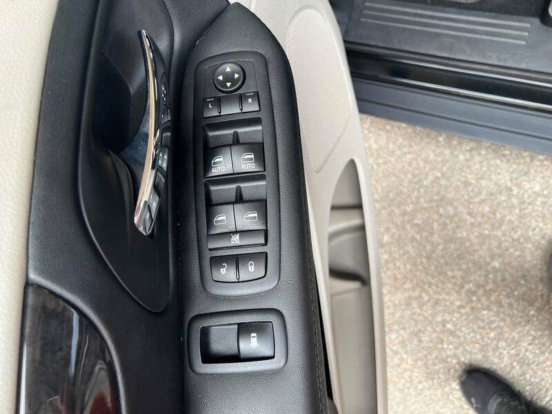 Used 2017 Dodge Grand Caravan SE w/ Power Window Group FWD image 18