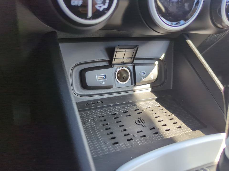 Certified 2026 Hyundai Venue SEL FWD image 31