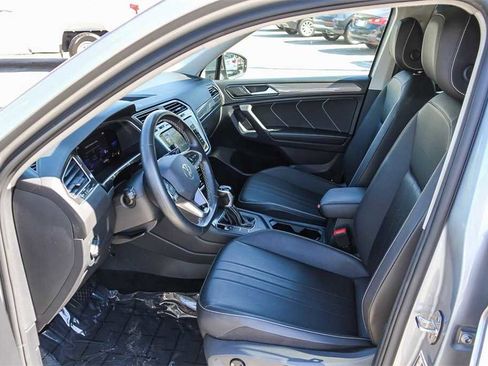 Used 2023 Volkswagen Tiguan SE image 17
