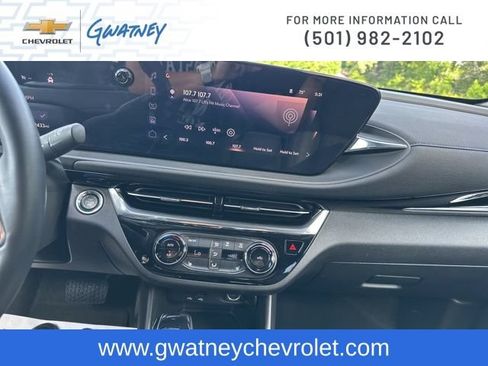 Used 2025 Buick Envista Sport Touring w/ Convenience I Package FWD image 17