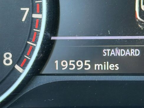 Used 2024 Nissan Pathfinder S image 10