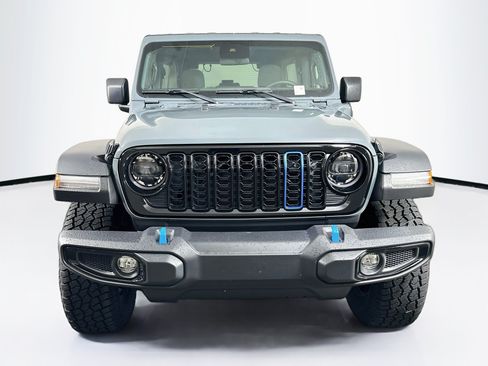 Used 2024 Jeep Wrangler Unlimited AWD/4WD image 2