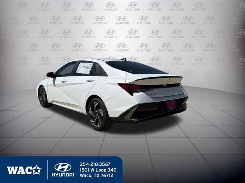 Used 2025 Hyundai Elantra Sport image 5