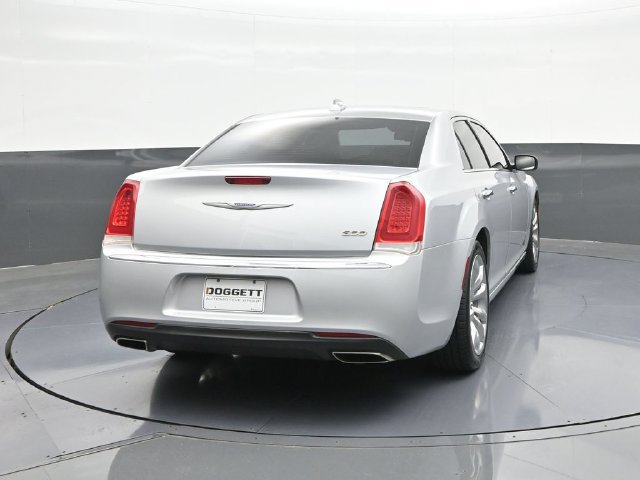 Used 2020 Chrysler 300 Limited RWD image 11