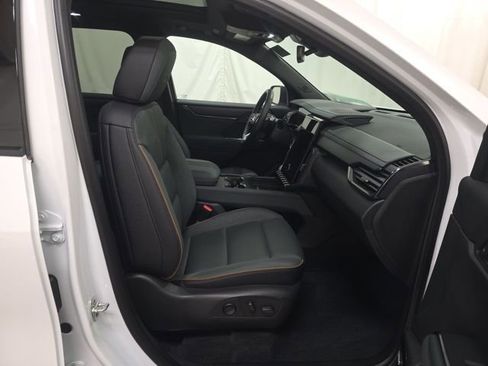 Used 2025 GMC Acadia AT4 image 10