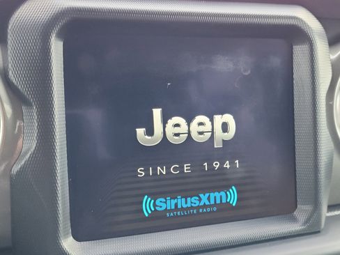 Used 2023 Jeep Gladiator Overland AWD/4WD image 20