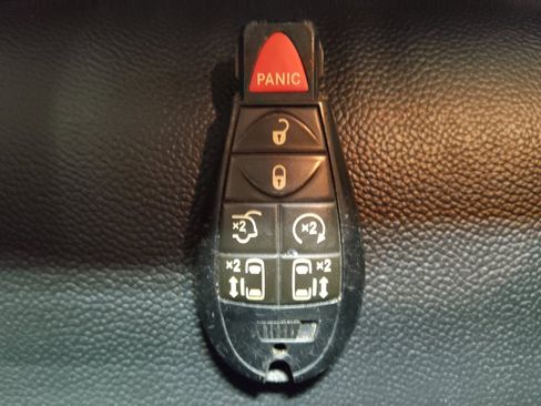 Used 2018 Dodge Grand Caravan SXT FWD image 32