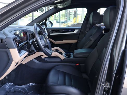 Used 2024 Porsche Cayenne image 10