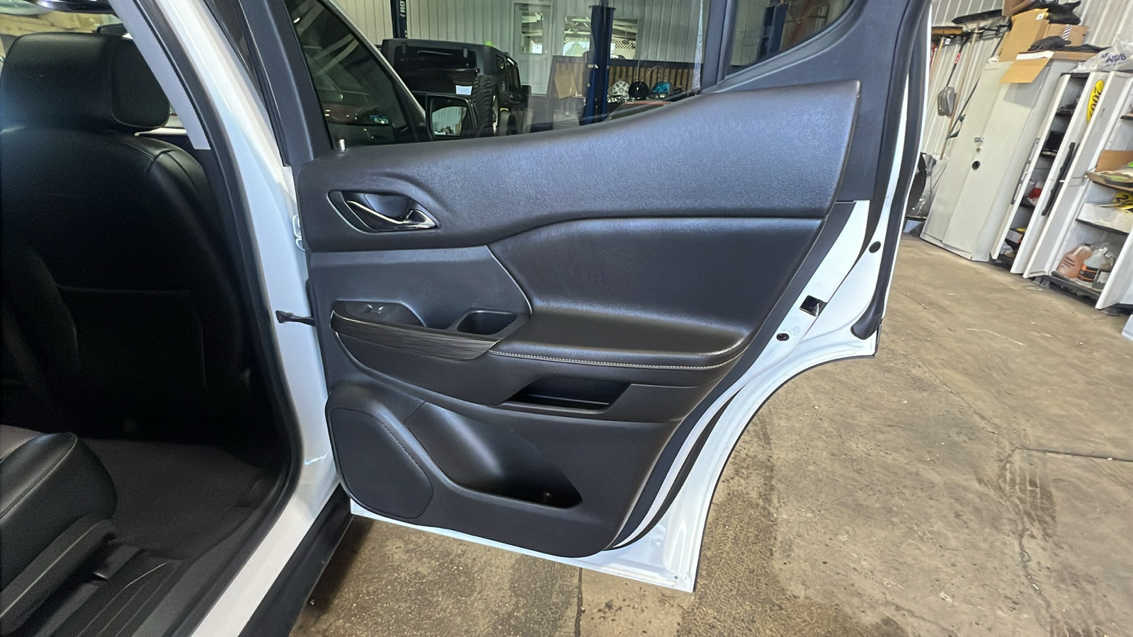 Used 2019 GMC Acadia SLT AWD/4WD image 18