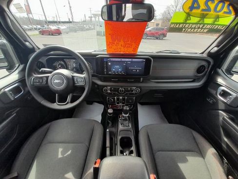 Used 2024 Jeep Wrangler Unlimited Rubicon AWD/4WD image 41
