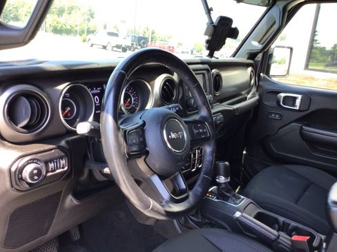 Used 2020 Jeep Gladiator Sport w/ Quick Order Package 24S AWD/4WD image 4