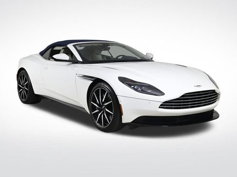 Used 2022 Aston Martin DB11 Volante image 2