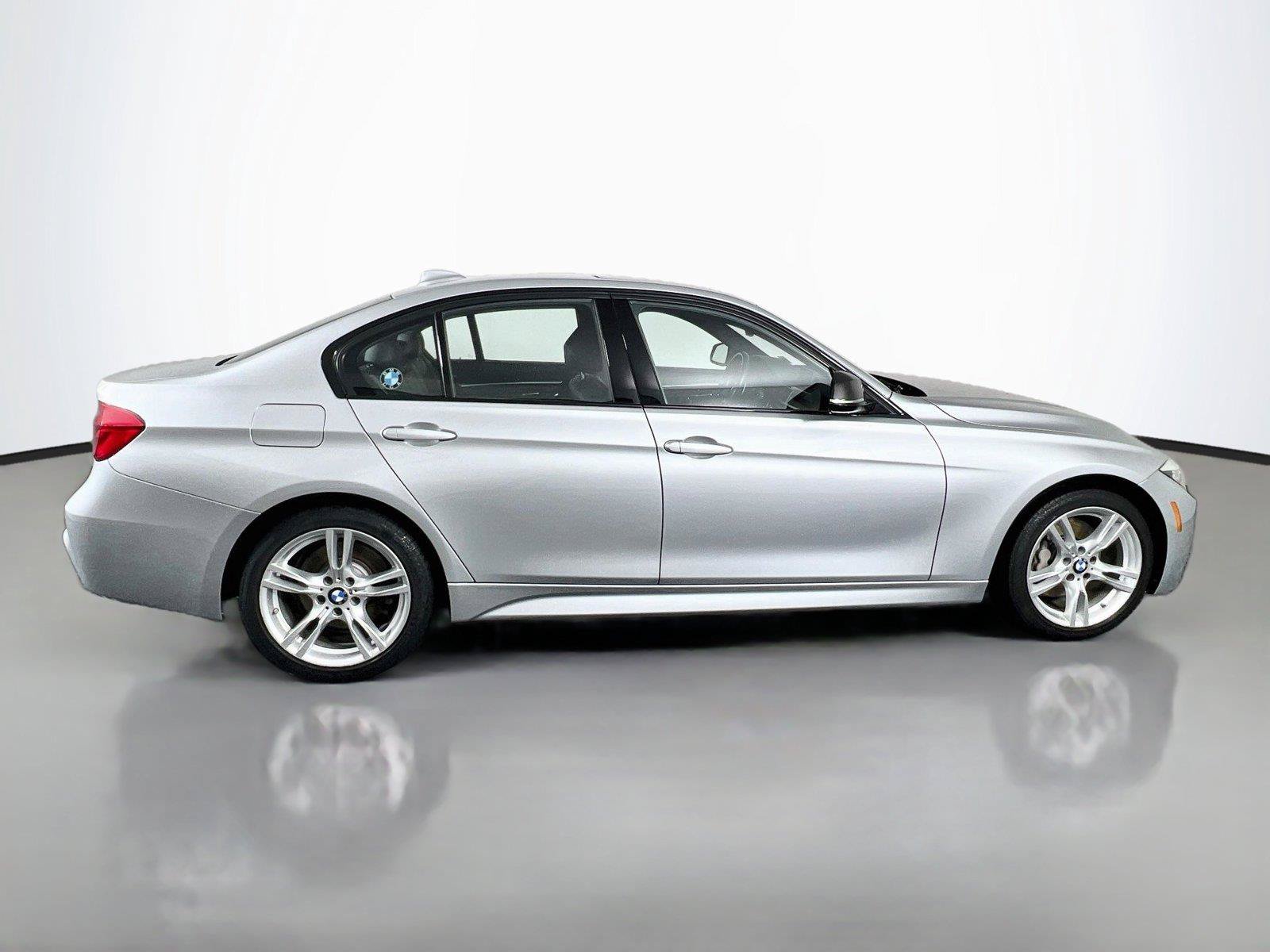 Used 2017 BMW 340i xDrive Sedan AWD/4WD image 7