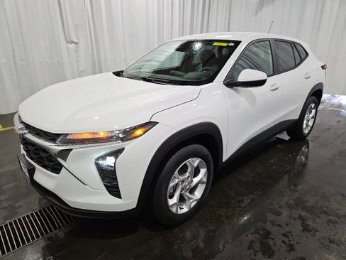 New 2026 Chevrolet Trax LS w/ LS Convenience Package image 6