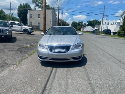 Used 2011 Chrysler 200 Touring FWD image 6