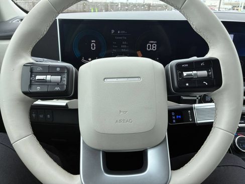 Used 2025 Hyundai Santa Fe SEL FWD image 25