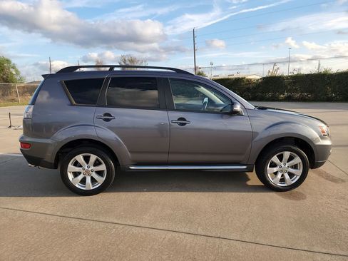 Used 2010 Mitsubishi Outlander XLS image 4