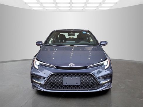 Used 2024 Toyota Corolla SE image 2