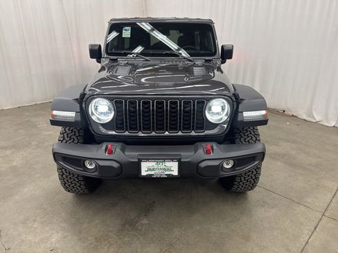 Used 2025 Jeep Wrangler Unlimited Rubicon image 2