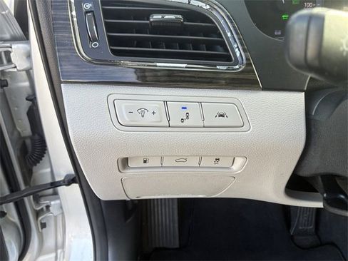 Used 2016 Hyundai Sonata Limited w/ Option Group 02 image 21
