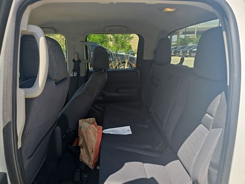 Used 2022 Nissan Frontier SV w/ Technology Package image 11