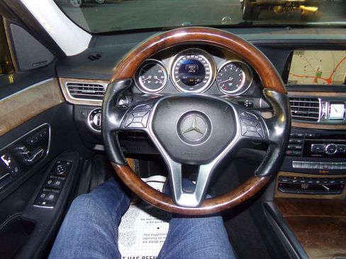 Used 2014 Mercedes-Benz E 350 4MATIC Sedan image 39