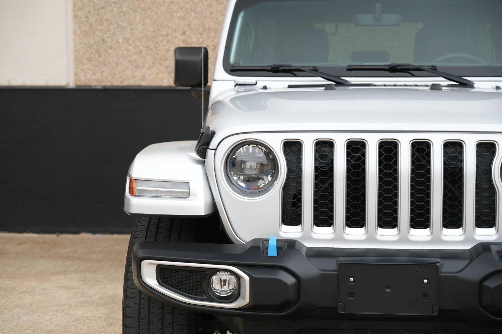 Used 2023 Jeep Wrangler Unlimited Sahara AWD/4WD image 3